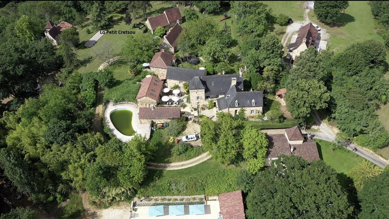 Lo Petit Cretsou Bed & Breakfast Simeyrols Exterior photo