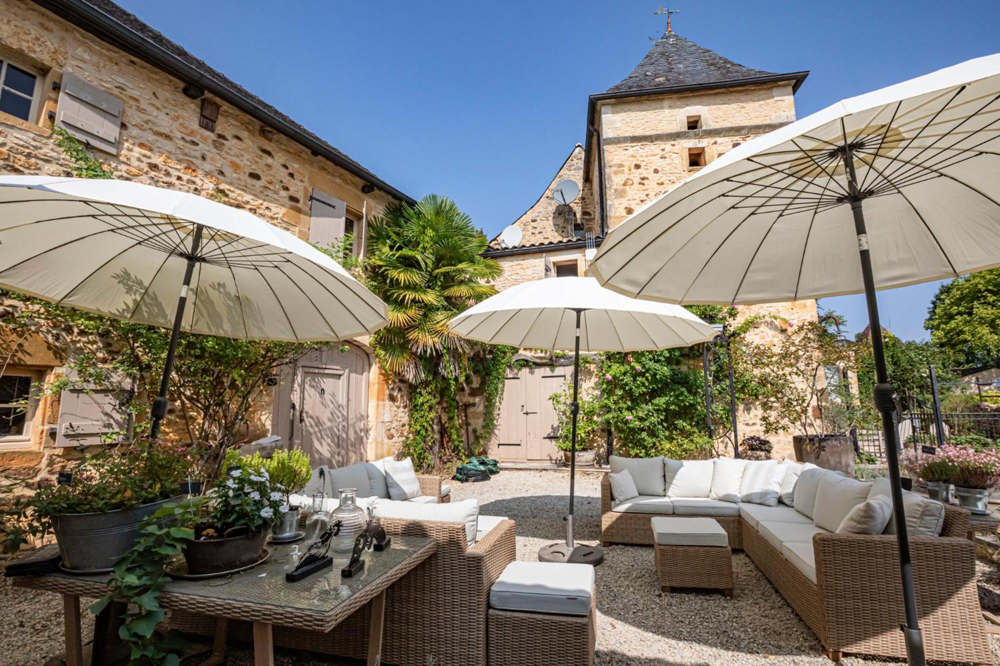 Lo Petit Cretsou Bed & Breakfast Simeyrols Exterior photo