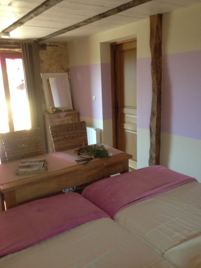 Lo Petit Cretsou Bed & Breakfast Simeyrols Exterior photo