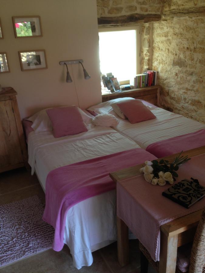Lo Petit Cretsou Bed & Breakfast Simeyrols Exterior photo