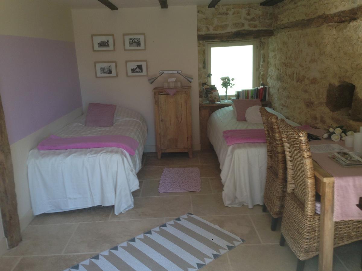 Lo Petit Cretsou Bed & Breakfast Simeyrols Exterior photo