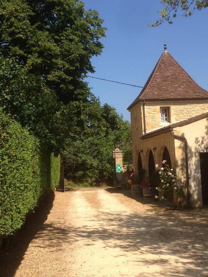 Lo Petit Cretsou Bed & Breakfast Simeyrols Exterior photo