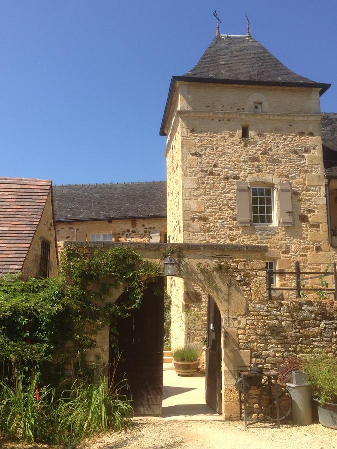 Lo Petit Cretsou Bed & Breakfast Simeyrols Exterior photo